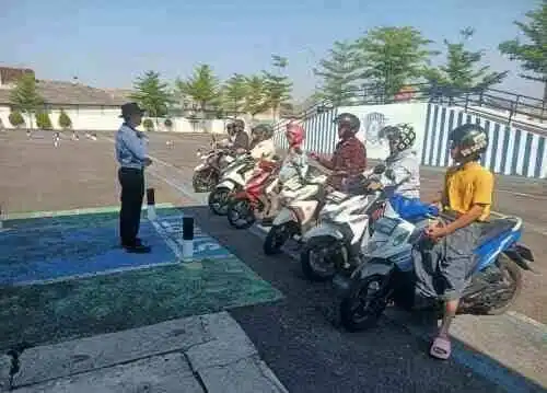 Polantas Tuban Dekati Warga Lewat Layanan SIM, STNK, dan BPKB, Responsnya Tak Terduga
