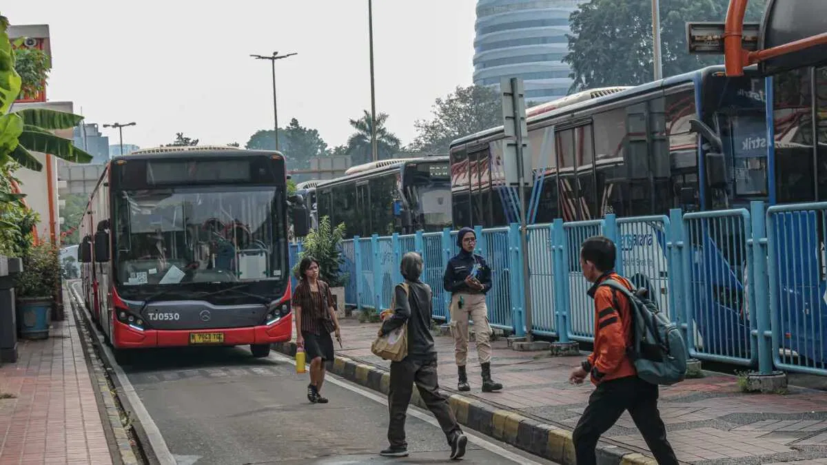 Gangguan Layanan TransJakarta Koridor 13 Akibat Truk Mogok
