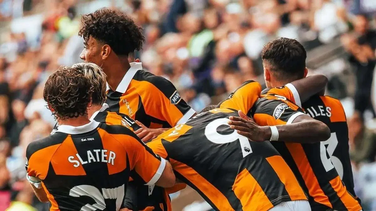 Duel Sengit Hull City vs Aston Villa di MKM Stadium
