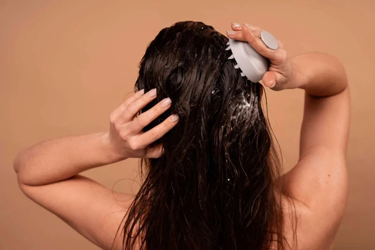 Manfaat Keramas Rutin untuk Kesehatan Rambut