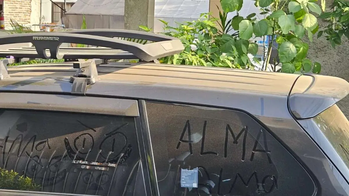 Langkah Aman Membersihkan Abu Vulkanik dari Mobil