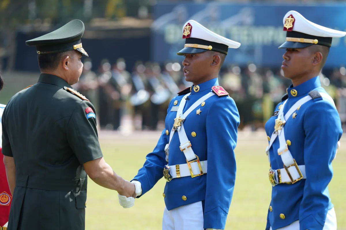 1.944 Taruna TNI-Polri Resmi Sandang Pangkat Prajurit Taruna dan Bhayangkara Taruna