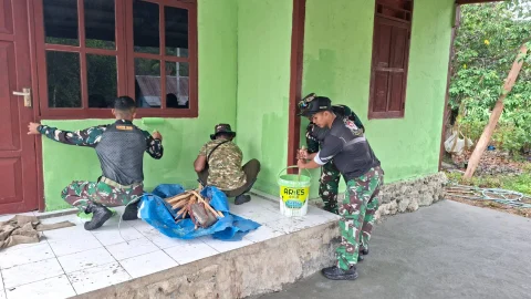 Satgas TMMD Ke-130 Kodim 1808/Mansel Fokus Finishing RTLH, Rumah Warga Kampung Yamboi Hampir Rampung