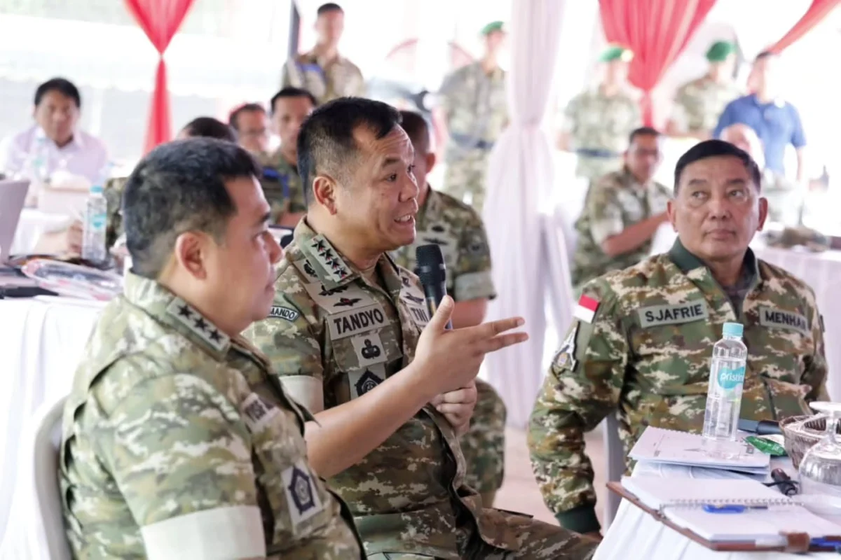 Wapang TNI Bersama Menhan RI Tinjau Kesiapan Yonif TP di Kalimantan Utara