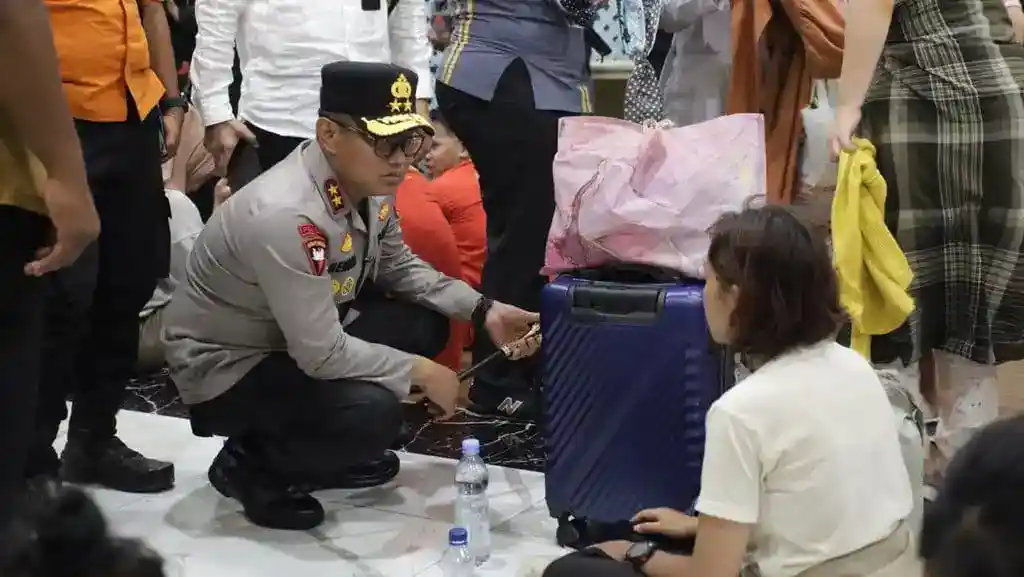 Evakuasi 420 Penumpang Setelah KMP Batumandi Terbakar di Selat Sunda