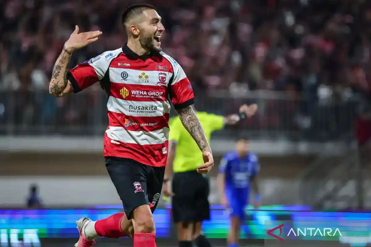 Gol Menit Akhir Bawa Madura United Menang atas Persib