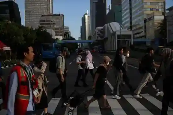 Strategi Adaptasi Teknologi untuk Membantu Indonesia Keluar dari Jebakan Pendapatan Menengah