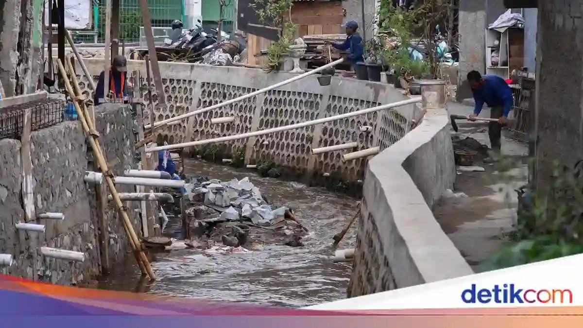 Turap Kali Mampang Direvitalisasi, Pekerjaan 290 Meter Ditargetkan Tuntas Desember 2026