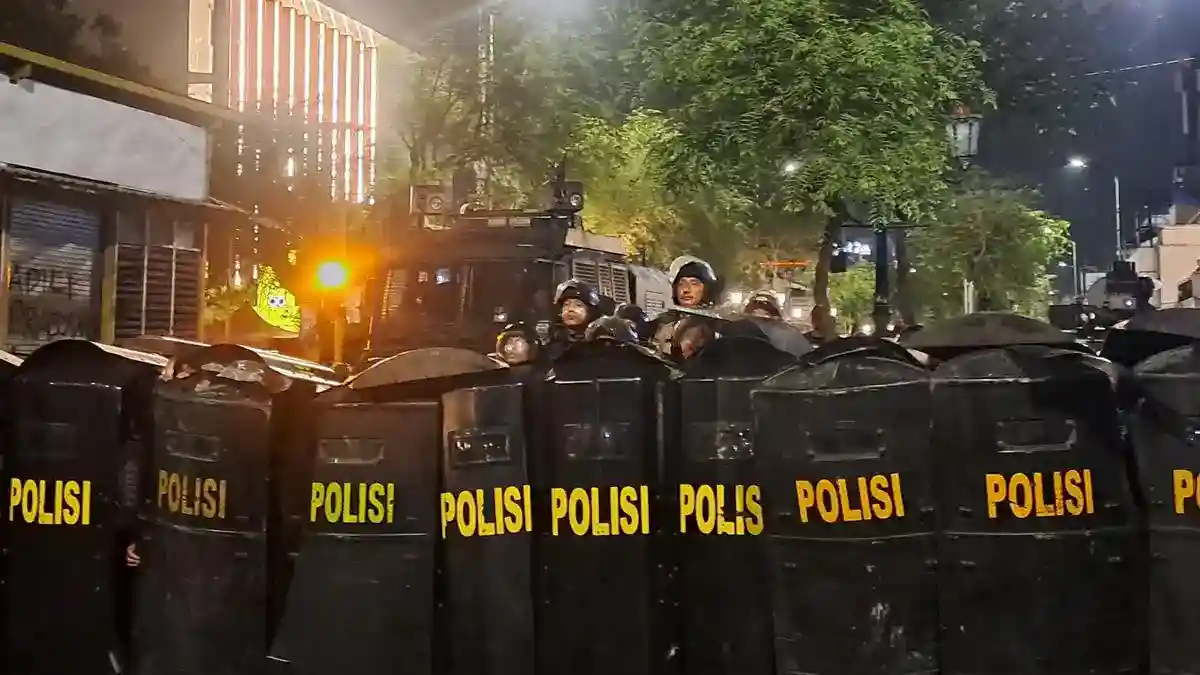 Dari Aksi Damai ke Bentrokan: Rangkaian Kericuhan di Sekitar DPRD DIY