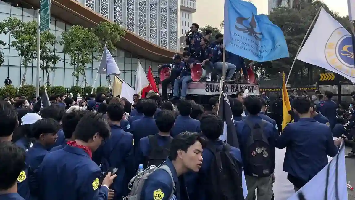 Aksi Mahasiswa Trisakti di Patung Kuda Soroti Pemulihan Nasional dan Supremasi Sipil