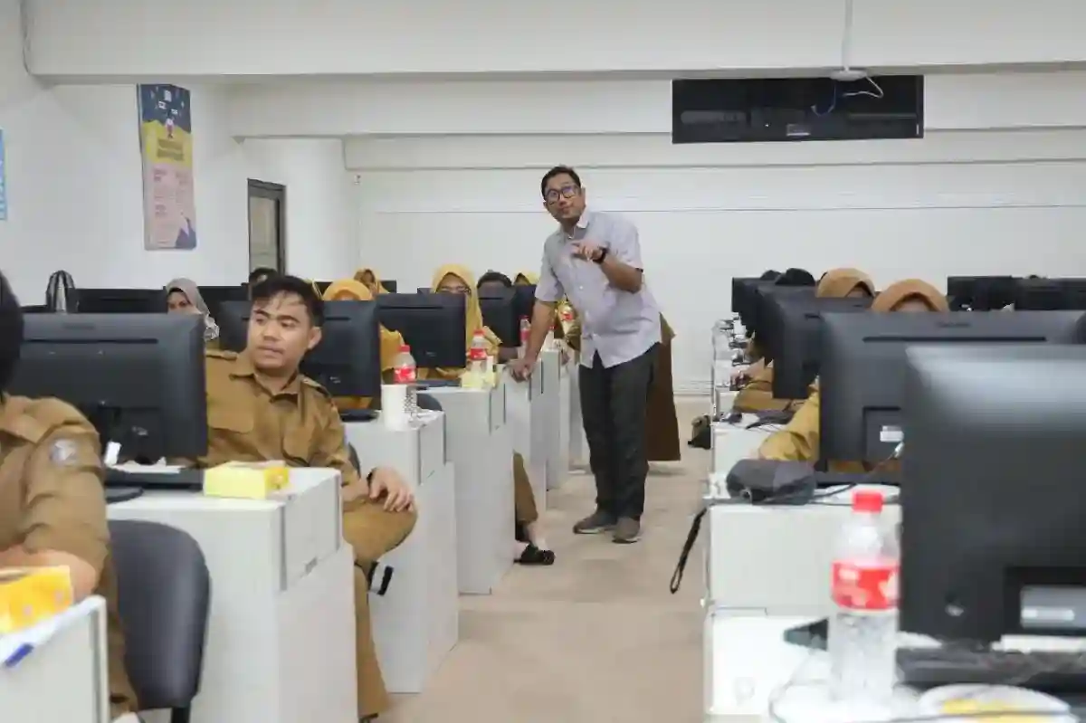Empat Puluh Guru SD Surabaya Ikuti Pelatihan Coding dan Kecerdasan Artifisial