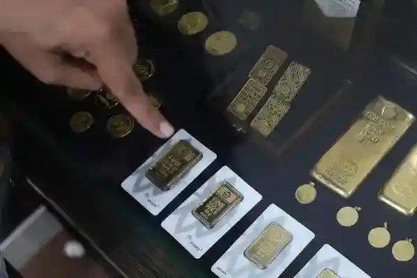 Harga Emas Antam Terkoreksi Rp13.000, Buyback Ikut Melemah