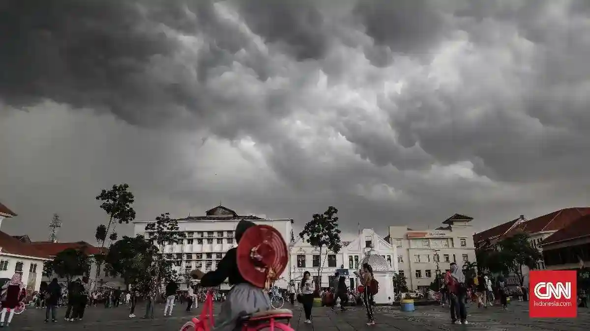 Awan Konvektif Intens Terpantau di Jawa dan Aceh, Tiga Bahaya Cuaca Mengintai