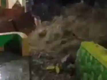 Luapan Sungai Cikalintu Rendam Puluhan Rumah di Coblong, Bandung