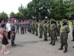 Danyonif 2 Marinir Pimpin Langsung Penutupan Pelatihan Dasar dan Bela Negara Insan Ombudsman T.A 2025