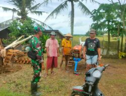 Wujudkan Kemanunggalan TNI Dengan Rakyat, Babinsa Komsos Bersama Petani