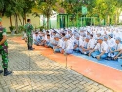 Bangkitkan Minat Pelajar Jadi Tentara, Babinsa Balen Bojonegoro Datangi Sekolah Sosialisasikan Rekrutmen TNI Angkatan Darat
