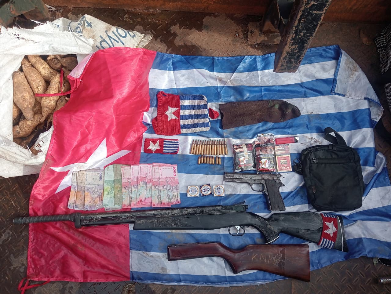 TNI Amankan Senjata dan Munisi Usai Kontak Tembak dengan OPM di Papua Tengah