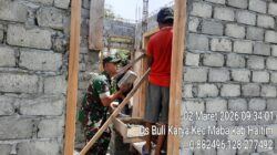 Dekat dengan Rakyat, Babinsa Koramil 1505-03/Maba Ikut Bangun Rumah Warga