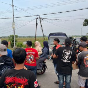 Laskar Ronggolawe Nusantara Widang Berbagi Takjil untuk Masyarakat