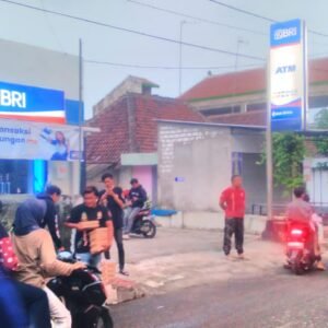 Berbagi Berkah Ramadan, Laskar Ronggolawe Nusantara Lamongan Turun ke Jalan
