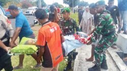 Sigap! Anggota Kodim 1505/Tidore Bantu Evakuasi Pasien Rujukan di Pelabuhan