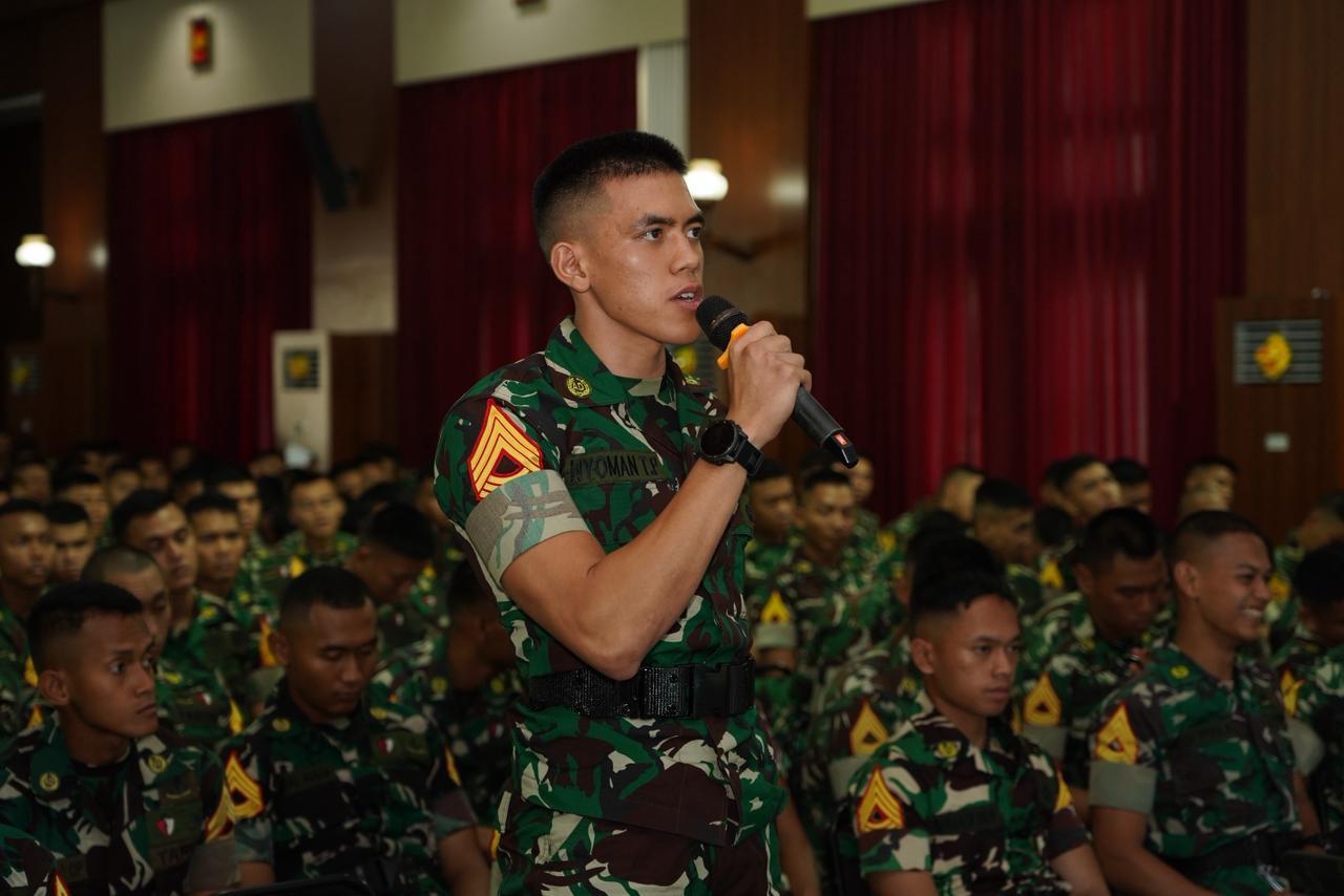 Gubernur Akmil Berikan Pengarahan Geopolitik Dunia kepada Taruna Tingkat I, II, dan III