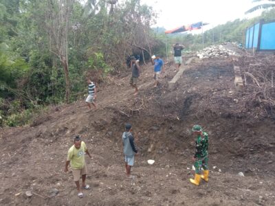 Kodim 1505/Tidore Bersama Warga Gotong Royong Bangun Jembatan Garuda di Desa Gita