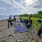 Dipimpin Danramil, Koramil 1505-05/Sofifi Libatkan Instansi Terkait Bersihkan Pantai Sofifi