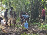 Progres TMMD ke-128 Kodim 1801/Manokwari: Satgas Fokus Selesaikan Pembuatan Kusen dan Pondasi Rumah Warga