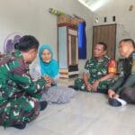 Babinsa Sukosewu Bojonegoro Bantu Lansia Korban Penipuan