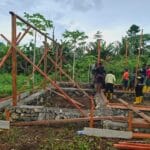 Satgas TMMD 128 dan Warga Bersinergi, Pembangunan Rumah di Manokwari Tunjukkan Kemajuan Pesat