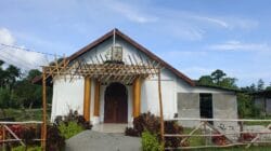 Renovasi Gereja  Persekutuan Kristen Alkitab Indonesia (GPKAI) Dapat Sentuhan TMMD, Jemaat ERROI Ucap Syukur