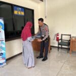 Warga Kabupaten Tuban Dimudahkan Urus Berkas Kendaraan melalui Program Polantas Menyapa