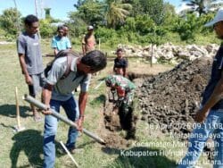 Semangat Gotong Royong, Babinsa Koramil 1505-03/Maba dan Warga Kompak Bangun Pondasi Gereja