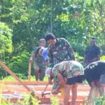 Satgas TMMD Reguler ke-128 Kodim 1801/Manokwari Bangun Rumah Warga Tanah Rubuh dari Nol