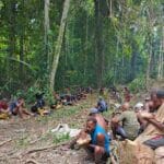 Di Balik Nasi Bungkus Ada Kebersamaan :  TMMD Ke-128 di Kampung Tanah Rubuh, Tanpa Sekat Tanpa Batas