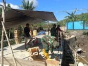 Jembatan Garuda Semakin Kokoh, Tahap Pembuatan Tiang Pembatas Mulai Dikerjakan Anggota Kodim 1505/Tidore dan Warga