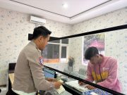 Awalnya Mau Putar Balik, Pengendara Tuban Malah Dapat Penjelasan Lengkap SIM, STNK dan BPKB dari Polantas Tuban