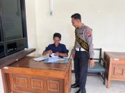 Banyak Pengendara Menoleh, Ternyata Polantas Tuban Sedang Layani Konsultasi SIM di Tuban