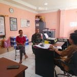 Babinsa Aktif Lakukan Komsos Dengan Staf Desa Demi Terciptanya Kamtibmas