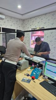 Layanan Humanis Polantas Tuban Tarik Perhatian, Warga Datang Membawa Berkas Kendaraan