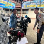Warga Tuban Rela Menepi, Polantas Tuban Beri Penjelasan Langsung Soal SIM, STNK, dan BPKB