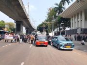 Kejagung Didatangi Massa NATO, Tuntutan Penegakan Hukum Menggema di Jalan Sultan Hasanuddin