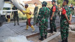 Tinjau Pengecoran Jalan Kedungpandan, Dansatgas TMMD 129 Bojonegoro Motivasi Prajurit