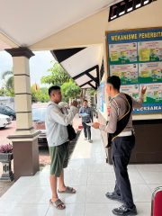 Momen Tak Terduga di Tuban, Polantas Tuban Bantu Warga Pahami SIM, STNK, BPKB