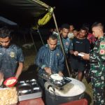 Jaga Stamina Demi Pengabdian, Satgas TMMD Ke-129 Kodim 1807/Sorong Selatan Bagikan Vitamin dan Santap Malam Bersama Warga