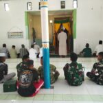 Tingkatkan Iman dan Taqwa, Satgas TMMD 129 Kodim 1505/Tidore Tunaikan Shalat Jumat Bersama Warga