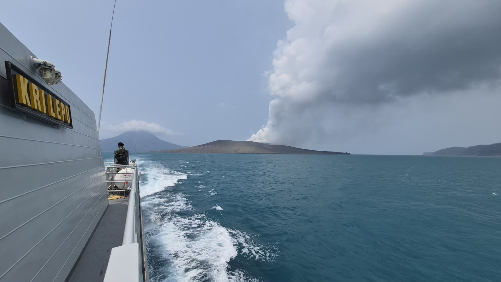 TNI Perkuat Pemantauan Aktivitas Gunung Anak Krakatau dan Pencarian Lima Jurnalis di Selat Sunda