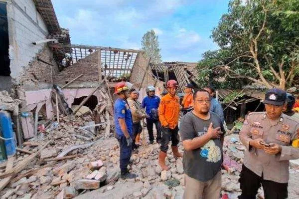Tragedi Robohnya Gedung Badminton Hogwan di Brebes